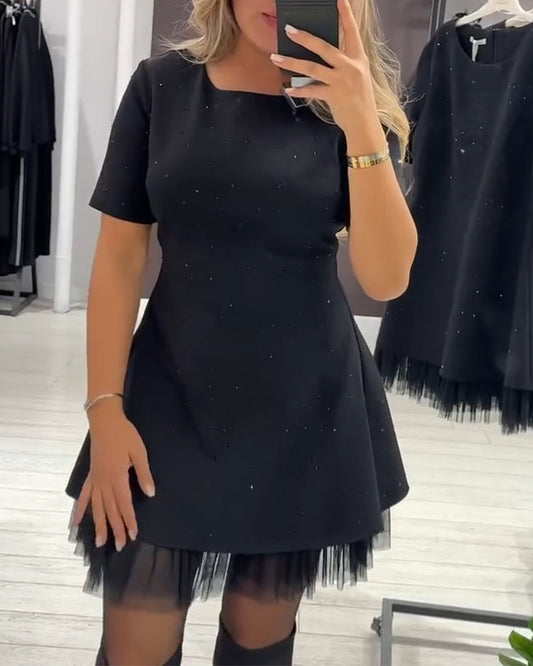 Daphne | Elegante jurk met glanzend patchwork van mesh